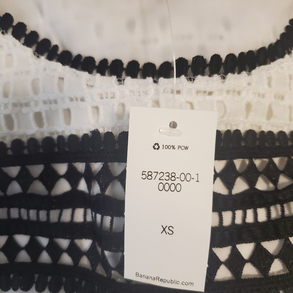 Banana Republic Women NWT Size XS S/Sl B&W embroidered holiday stripped top - Picture 10 of 11
